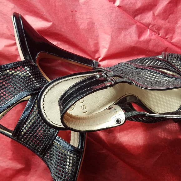 Heels - Picture 5 of 5